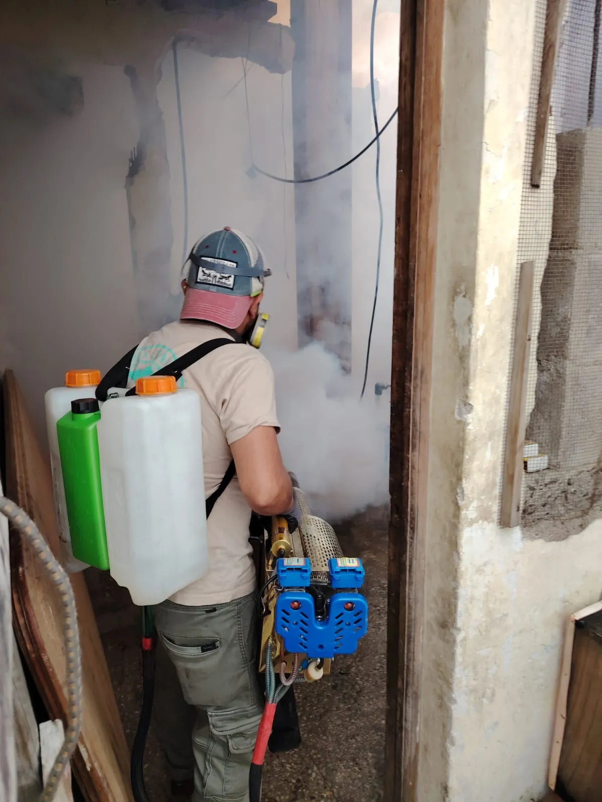 Trabajo fumigación residencial